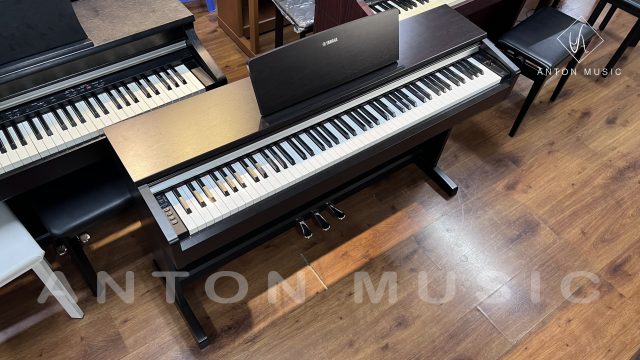 Đàn Piano Yamaha YDP-142 R Màu Nâu Đen ARIUS Like New Tone Ấp Mang Lại Sự Ấm Cúng Cho Gia Đình