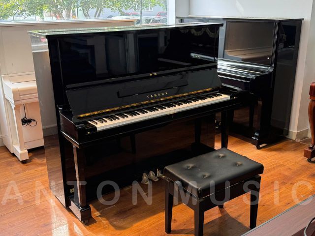 Đàn piano cơ Nhật Yamaha U3E đen bóng