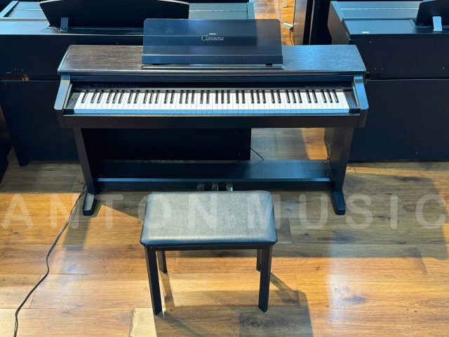 Đàn piano Yamaha dòng Clavinova CLP 123 sản xuất tại Nhật
