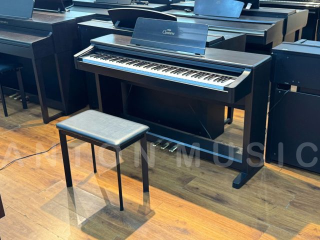 Đàn piano Yamaha dòng Clavinova CLP 123 sản xuất tại Nhật