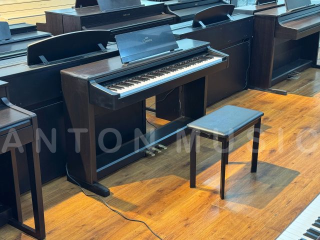 Đàn piano Yamaha dòng Clavinova CLP 123 sản xuất tại Nhật