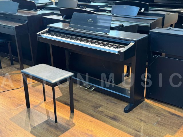 Đàn piano Yamaha dòng Clavinova CLP 123 sản xuất tại Nhật