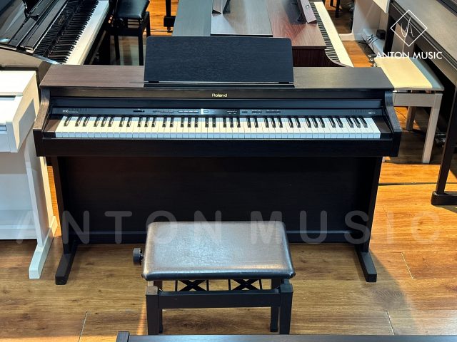 Đàn Piano Điện Roland HP-302 Chuẩn Nhật Bản Cho Người Mới Học