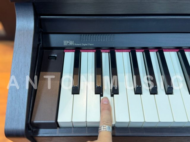 Đàn Piano Điện Roland HP 504 Tủ Đàn Upright Chắc Chắn Cao Cấp