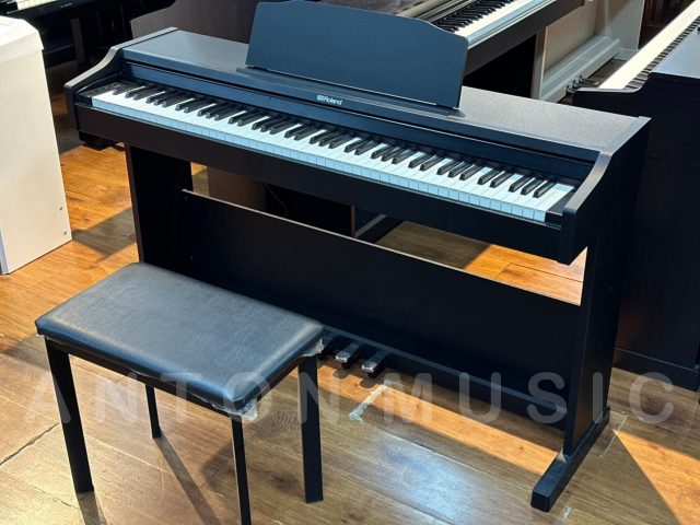 Đàn Piano Roland RP102 Phù Hợp Cho Phòng Học Và Giải Trí Tại Gia