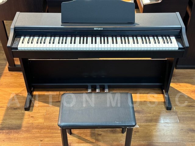 Đàn Piano Roland RP102 Phù Hợp Cho Phòng Học Và Giải Trí Tại Gia
