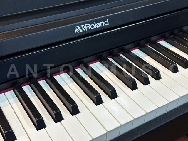 Đàn Piano Roland RP102 Phù Hợp Cho Phòng Học Và Giải Trí Tại Gia