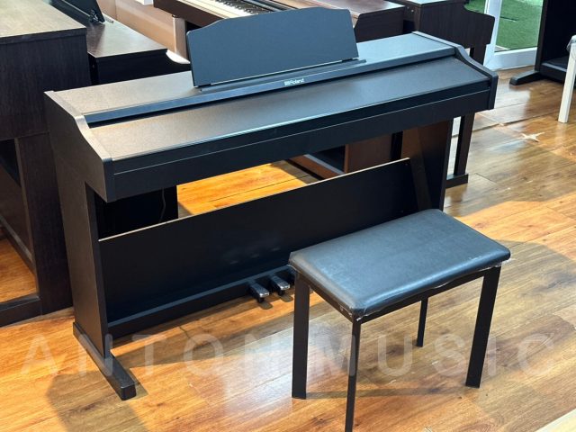 Đàn Piano Roland RP102 Phù Hợp Cho Phòng Học Và Giải Trí Tại Gia