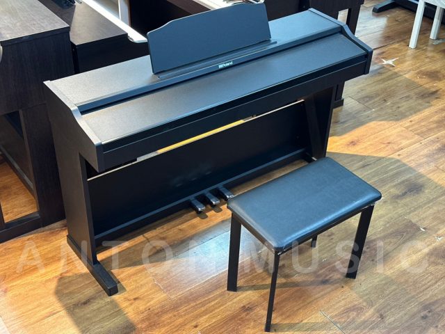 Đàn Piano Roland RP102 Phù Hợp Cho Phòng Học Và Giải Trí Tại Gia