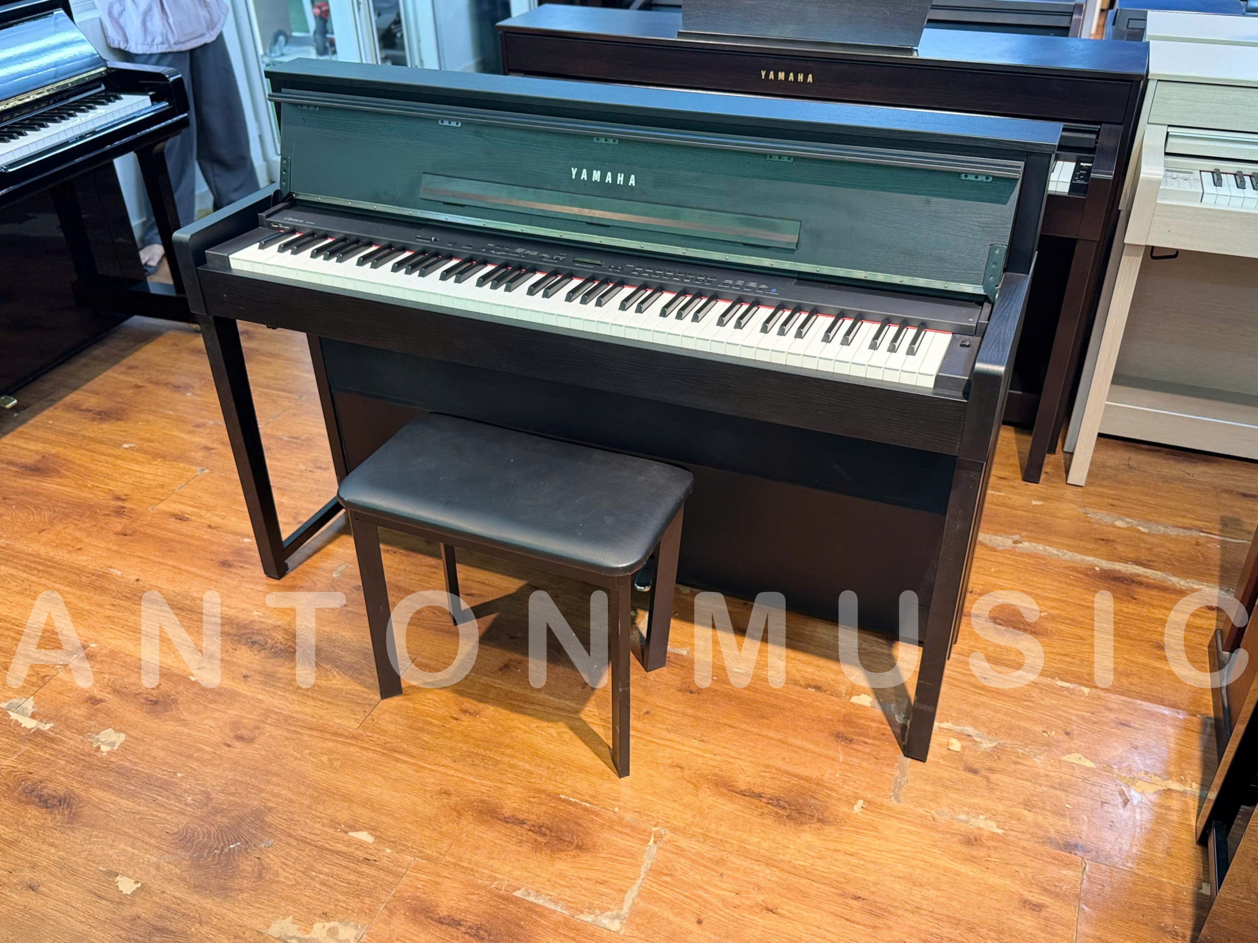 Đàn piano Nhật Yamaha CLP-S406 đen mun (CLP-S406 B) cho căn hộ chung cư nhỏ