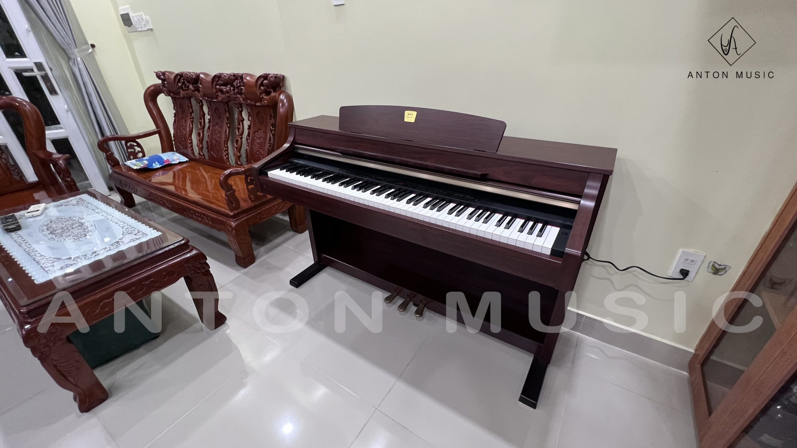 Đàn Piano Yamaha CLP-330 Màu Đỏ Nâu Gỗ (CLP-330 M) Tone Gỗ Ấm Áp, Sang Trọng Và Đậm Chất Cổ Điển