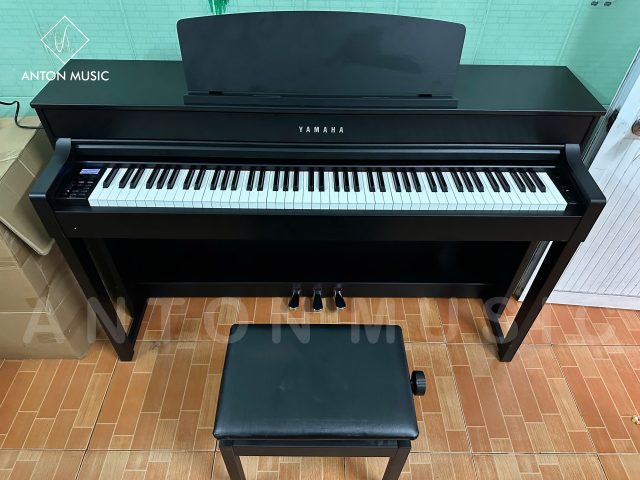 Đàn Piano Điện Yamaha CLP-575B Màu Đen Mun Like New Dòng Clavinova (500 Series)