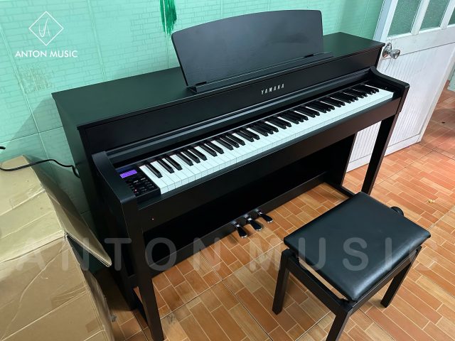 Đàn Piano Điện Yamaha CLP-575B Màu Đen Mun Like New Dòng Clavinova (500 Series)