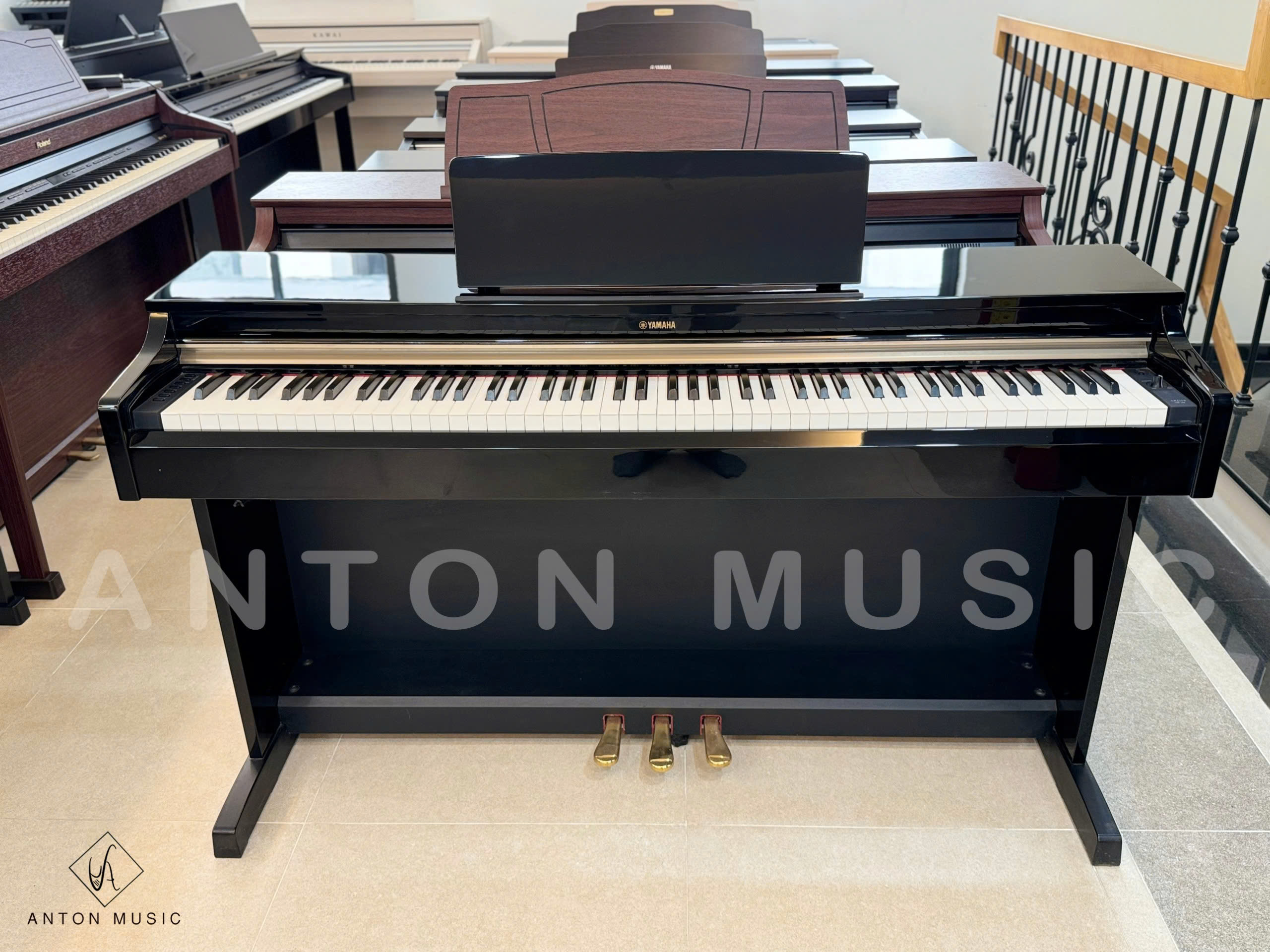 Đàn Piano Điện Nhật Bản Yamaha YDP 162 Được Hoàn Thiện Với Lớp Vân Gỗ Đẹp Mắt