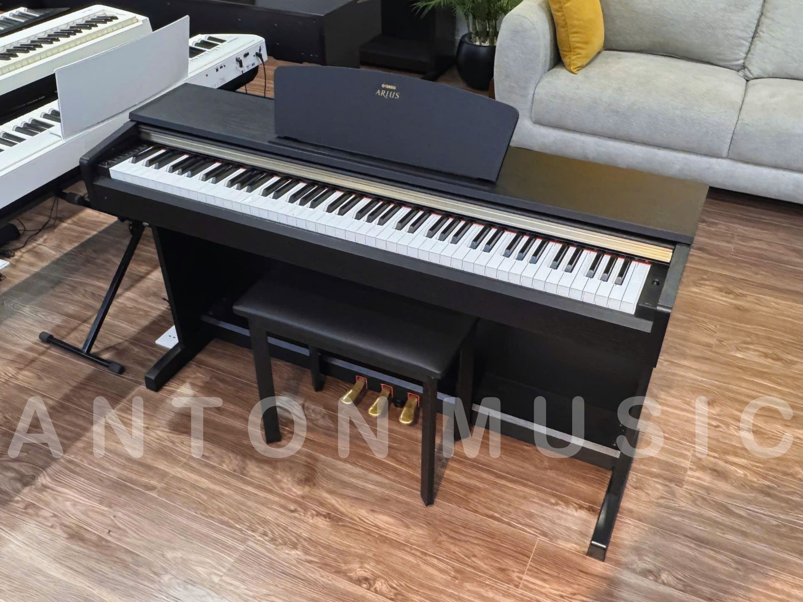 Đàn Piano Yamaha YDP-161B (Đen Mun) Qua Sử Dụng Gỗ Dòng ARIUS Thiết Kế Tủ Đứng Cổ Điển – Digital
