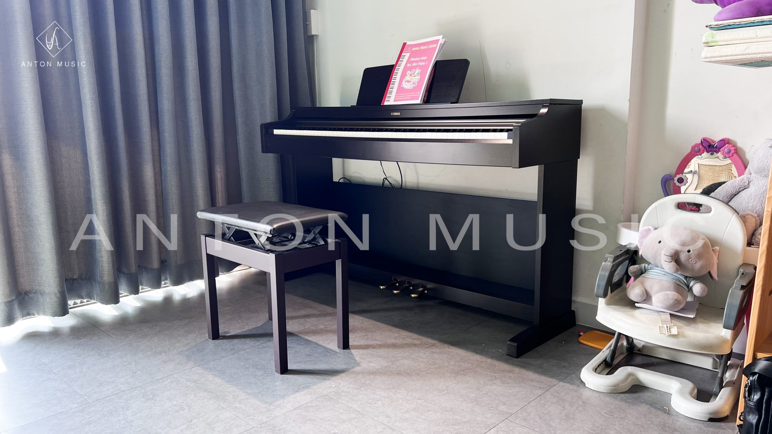 Đàn Piano Yamaha YDP-162 B Màu Đen Mun ARIUS Like New Mang Vẻ Đẹp Lịch Lãm Phù Hợp Phong Cách Tối Giản (Minimalism) Và Công Nghiệp (Industrial)