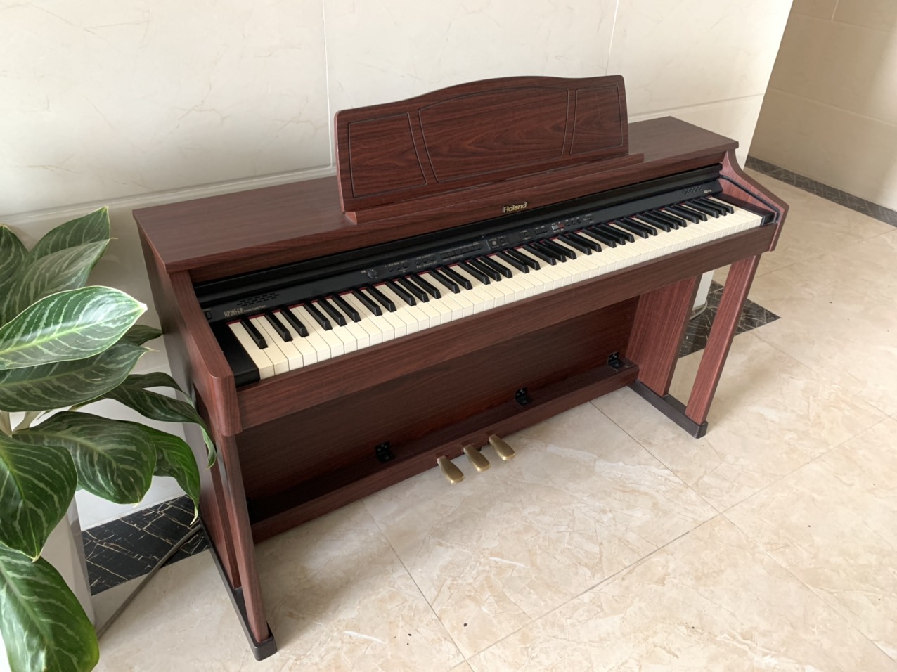 ローランド 電子ピアノ Roland HP205-GP - 鍵盤楽器
