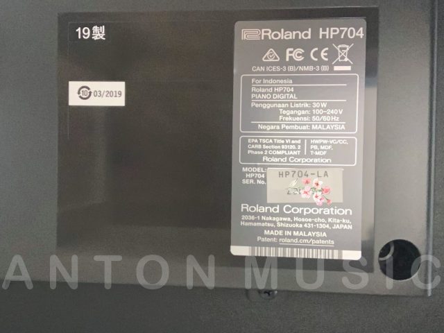 Đàn piano điện cao cấp Roland HP-704 vàng gỗ sồi sáng (HP-704 LA) dòng HP decor không Gian Bắc Âu hiện đại