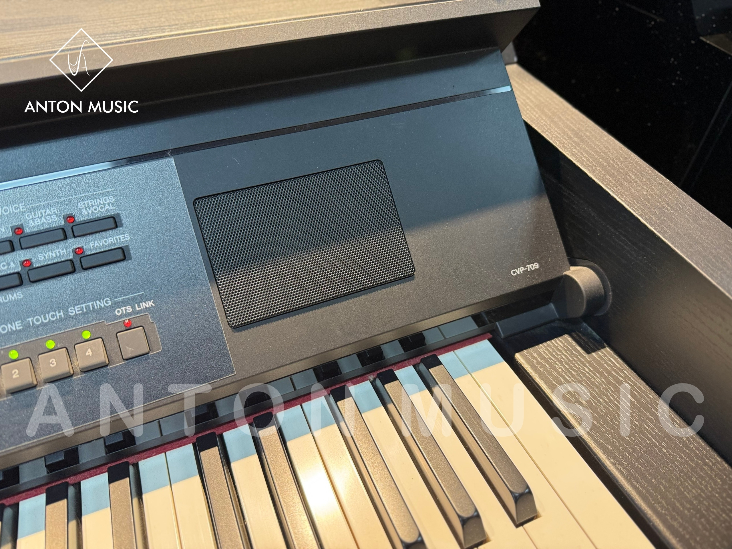 Đàn piano đa năng Yamaha CVP-709 đen gỗ (CVP-709 B) dòng Clavinova Versatile Piano (CVP 700 Series)