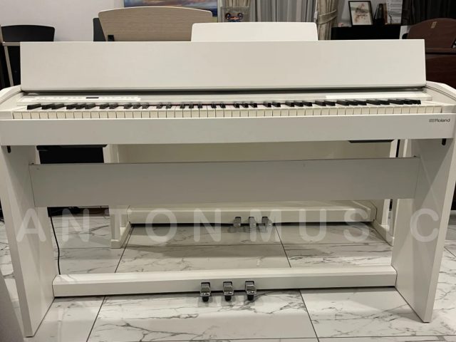 Đàn Piano Điện Roland F-140R Giá Rẻ Cho Người Mới Bắt Đầu