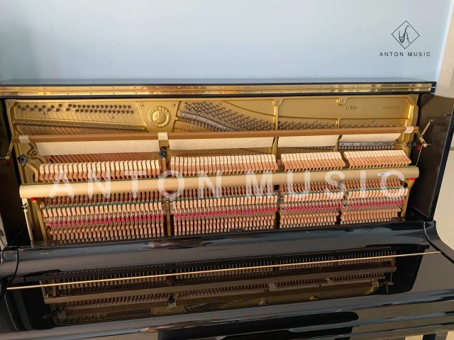 Đàn Piano Cơ Yamaha U300 PE Used Polished Ebony (Đen Bóng)