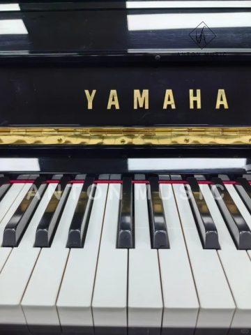 Đàn Piano Cơ Yamaha U300 PE Used Polished Ebony (Đen Bóng)