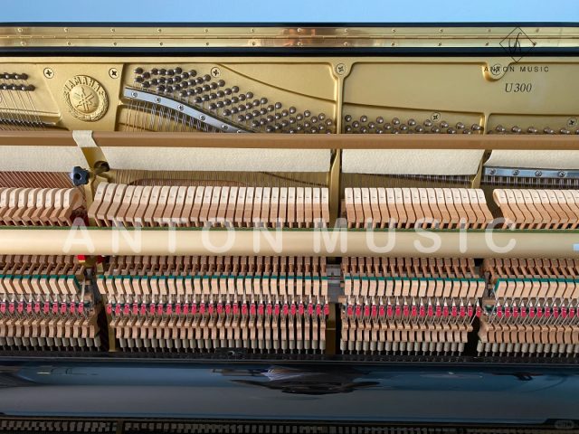 Đàn Piano Cơ Yamaha U300 PE Used Polished Ebony (Đen Bóng)