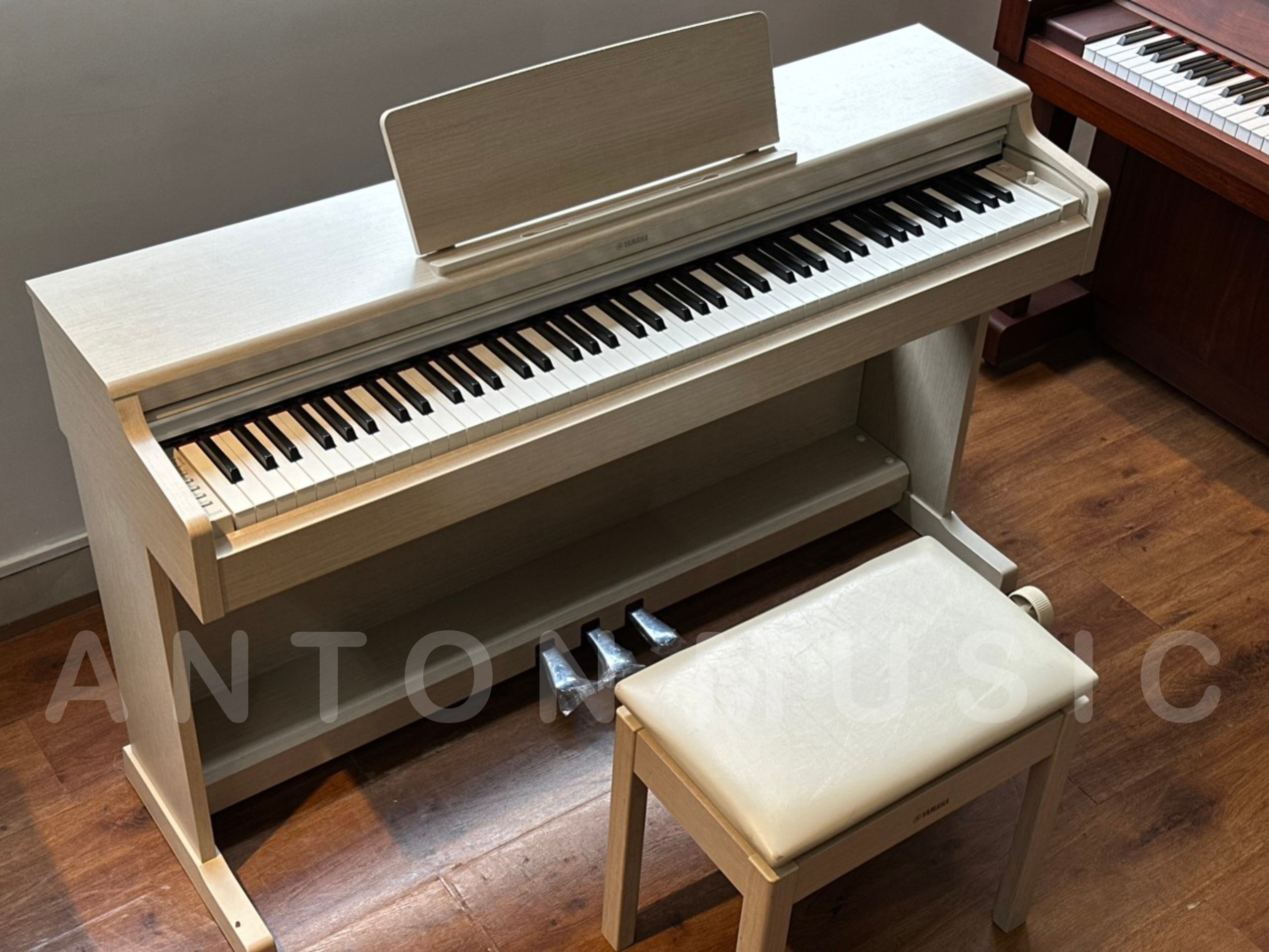 Thiết Kế Và Trải Nghiệm Sử Dụng Giữa 3 Mẫu Đàn Piano Điện Gia Đình Gây Sốt Năm 2025