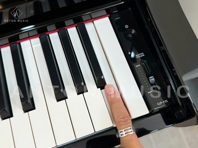 Đàn Piano Điện Yamaha CLP-775 PE Used Polished Ebony (Đen Bóng)