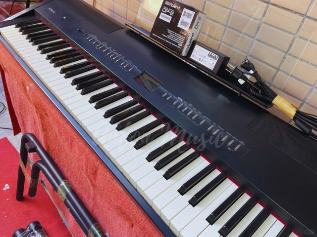 Đàn Piano Roland FP-80 Portable Di Động Nhỏ Gọn Cho Biểu Diễn Sân Khấu Và Giải Trí Tại Gia