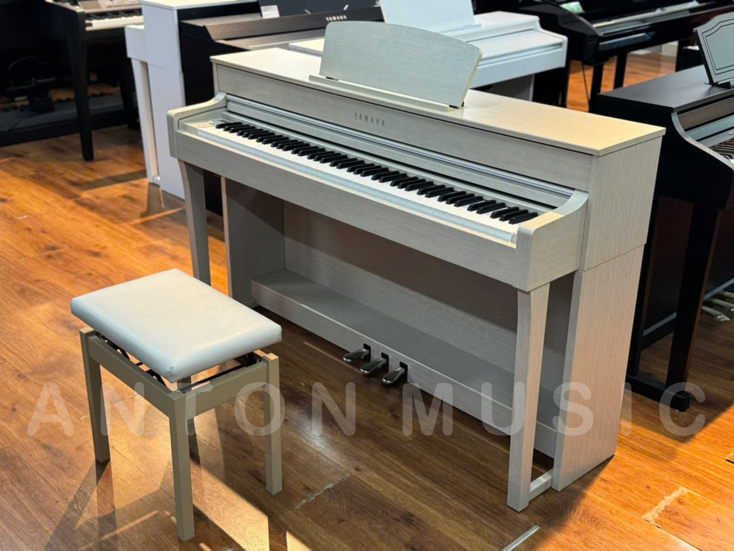 Đàn Piano Điện Yamaha CLP-635WA Màu Trắng Kem Ngà Dòng Clavinova (CLP-600 Series) Like New