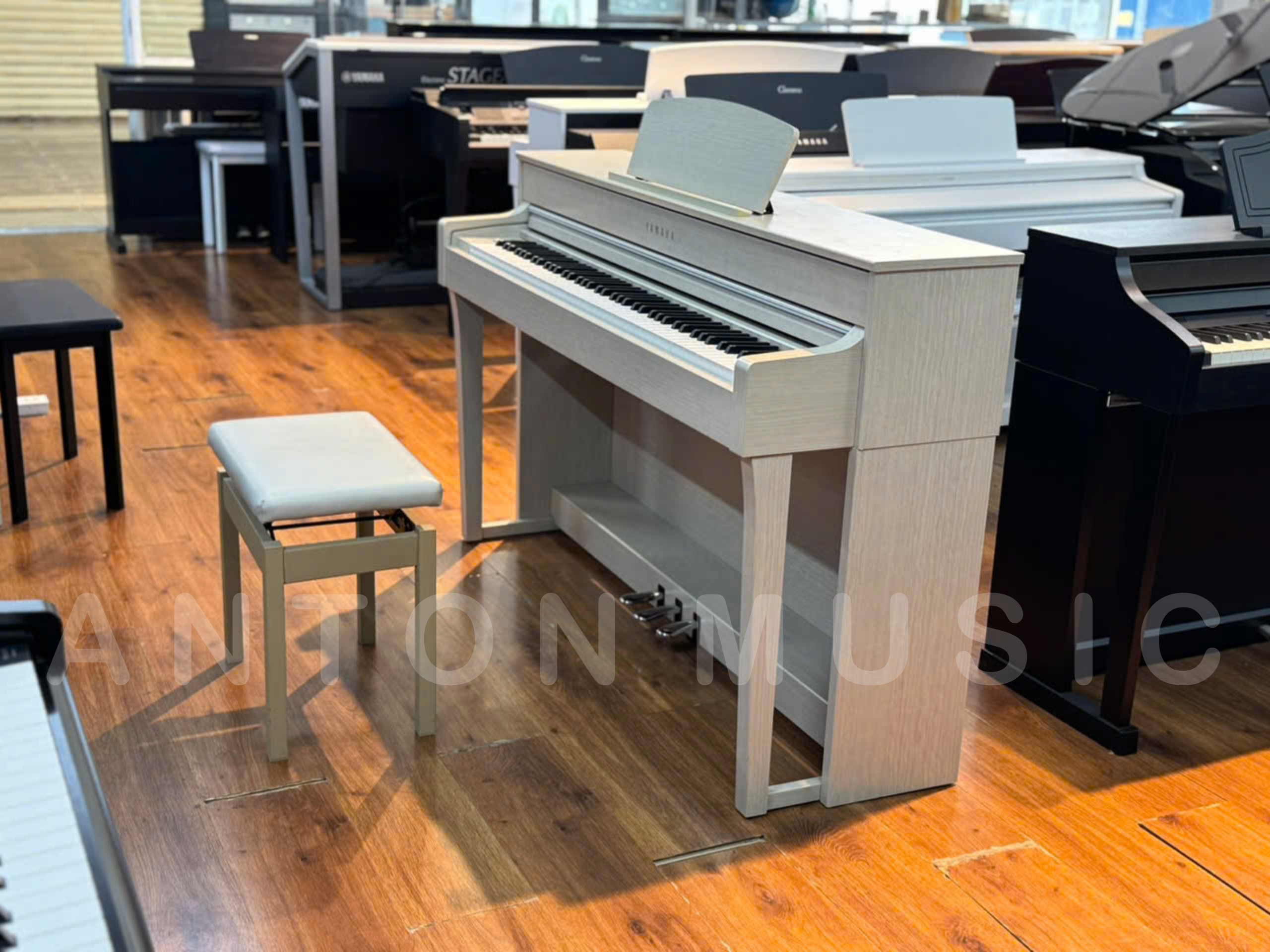 Đàn Piano Điện Yamaha CLP-635WA Màu Trắng Kem Ngà Dòng Clavinova (CLP-600 Series) Like New