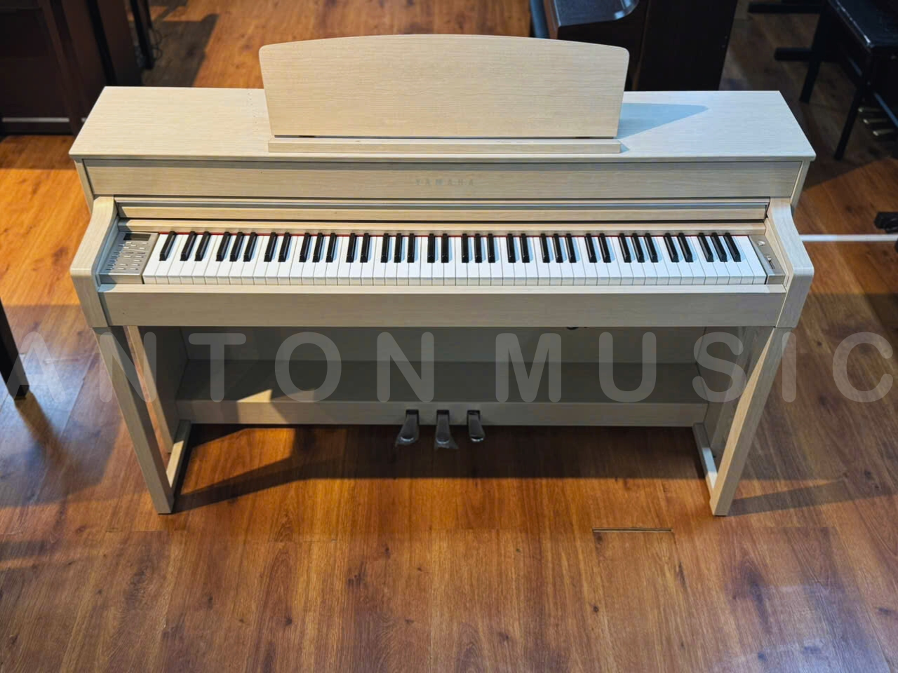 Đàn Piano Điện Clavinova Yamaha CLP-545 WA Màu Trắng Kem Ngà Qua Sử Dụng Chuẩn Nhật