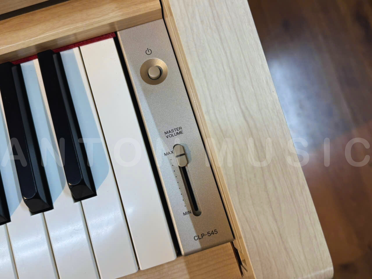 Đàn Piano Điện Clavinova Yamaha CLP-545 WA Màu Trắng Kem Ngà Qua Sử Dụng Chuẩn Nhật