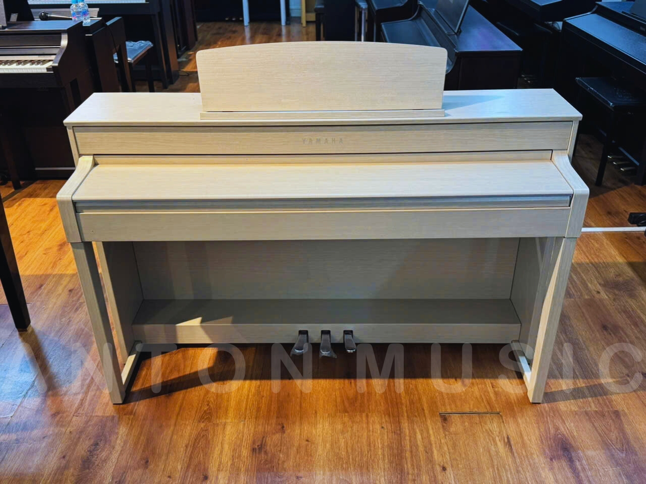 Đàn Piano Điện Clavinova Yamaha CLP-545 WA Màu Trắng Kem Ngà Qua Sử Dụng Chuẩn Nhật