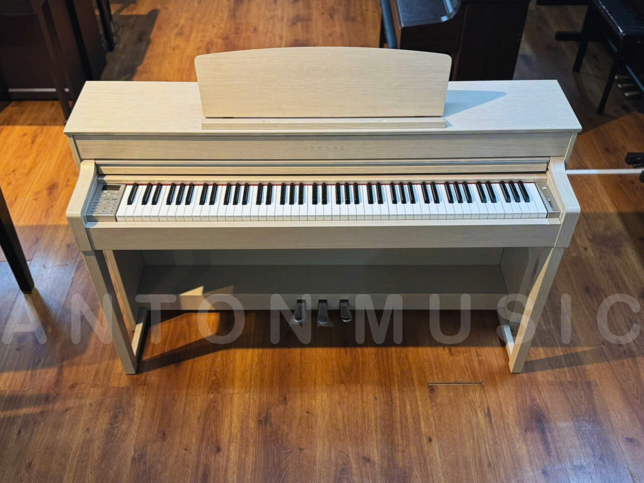 Đàn Piano Điện Clavinova Yamaha CLP-545 WA Màu Trắng Kem Ngà Qua Sử Dụng Chuẩn Nhật
