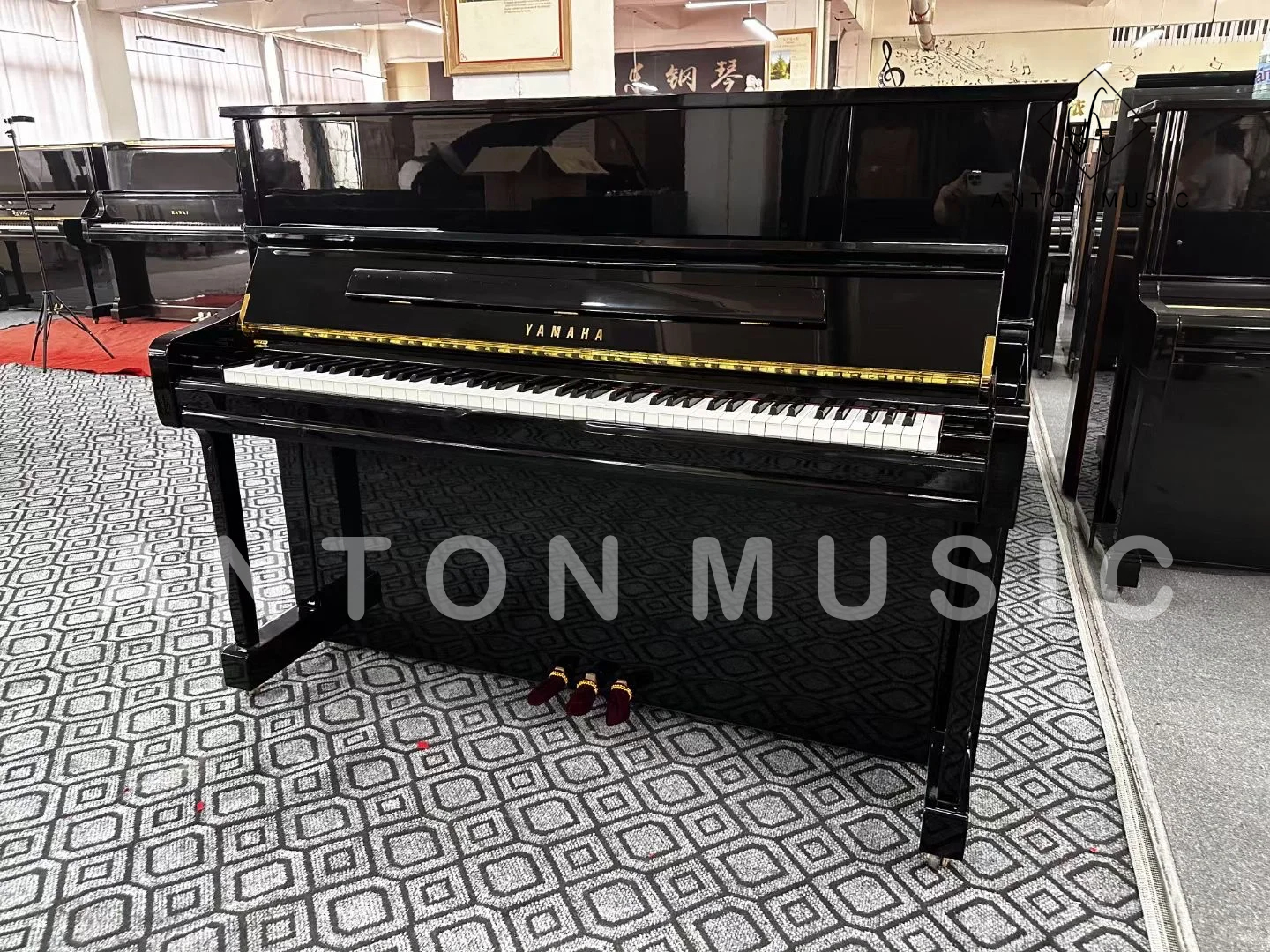 Đàn Piano Cơ Yamaha U1J PE Used Polished Ebony (Đen Bóng)