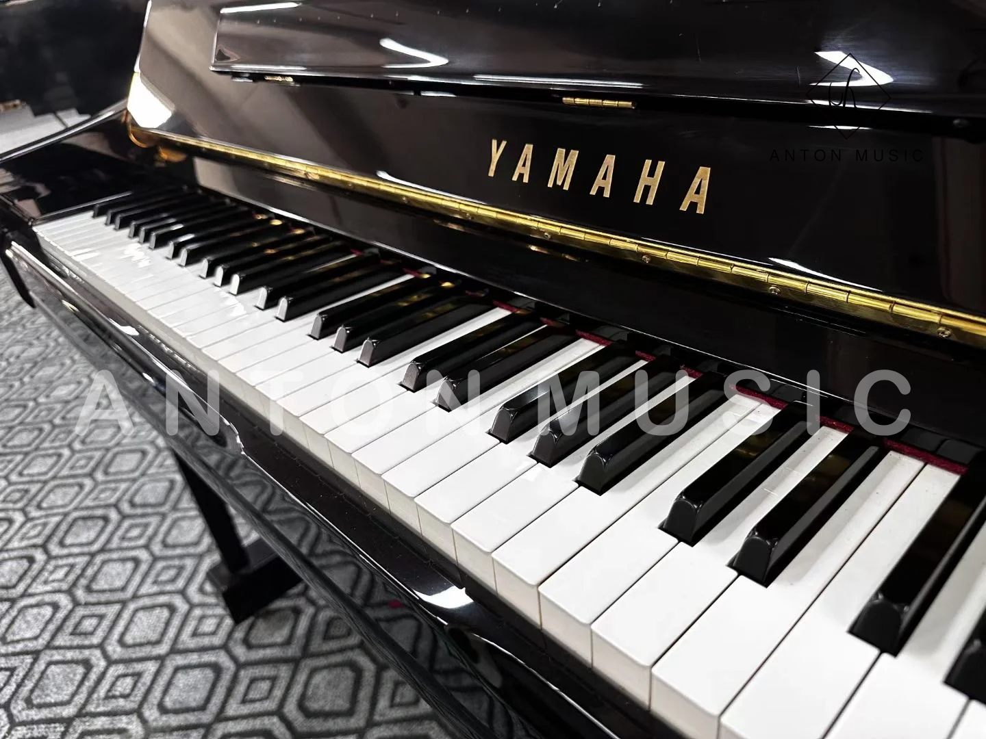 Đàn Piano Cơ Yamaha U1J PE Used Polished Ebony (Đen Bóng)