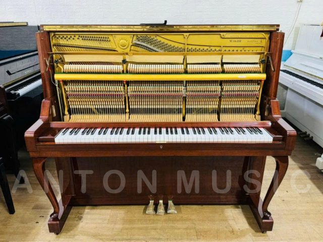 Đàn Upright Piano Yamaha W106BM Dáng Chân Cong Phong Cách Queen Anne Cổ Điển
