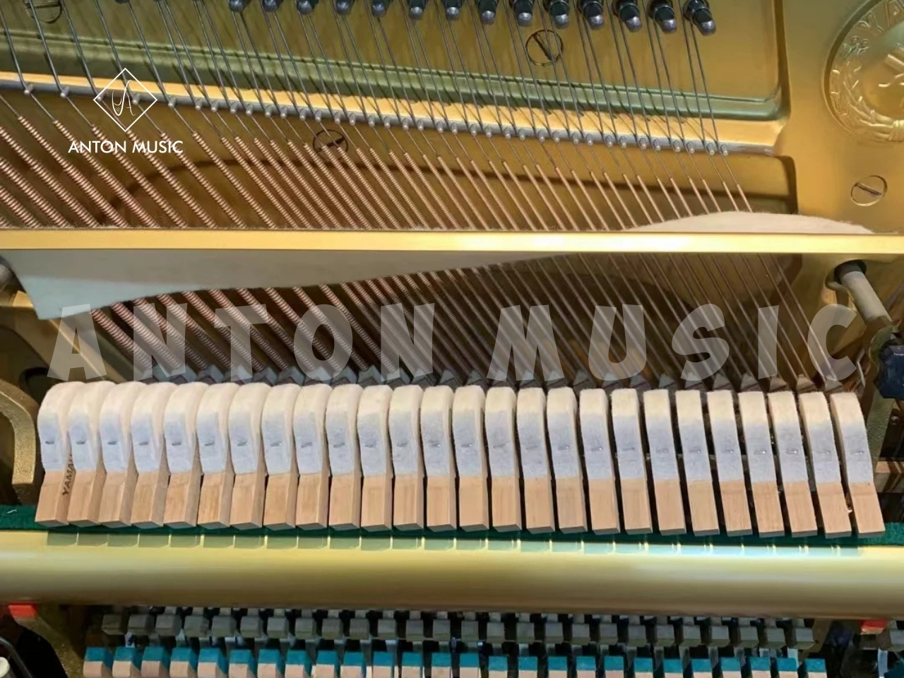 Upright Piano Yamaha W106 99%