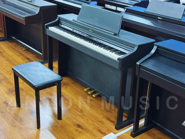 Đàn Piano Điện Roland HP205 Cao Cấp Giá Tốt, Vỏ Gỗ Chắc Chắn Dáng Đàn Đứng Thanh Lịch, Phù Hợp Style Vintage