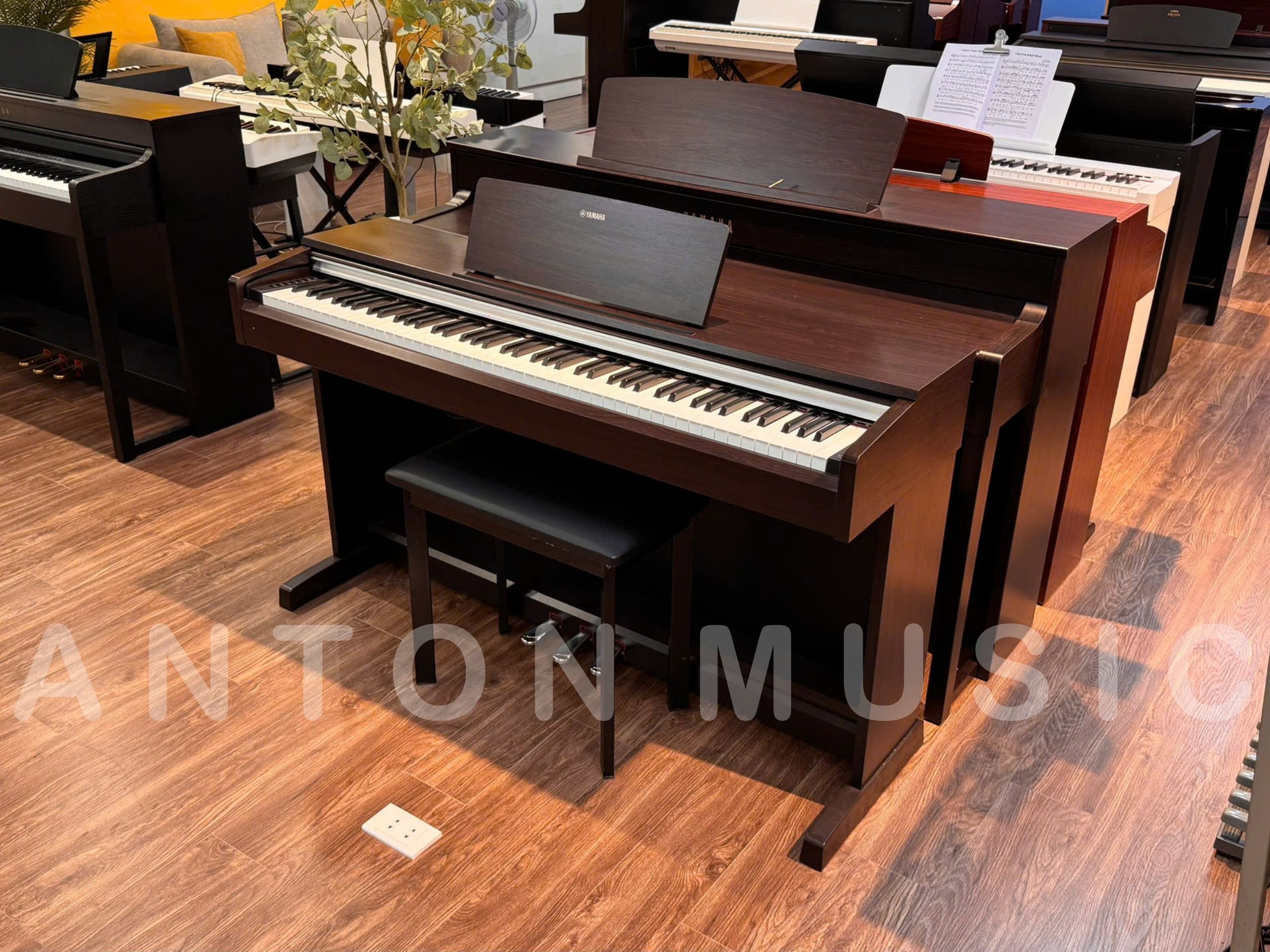 Yamaha YDP-142R