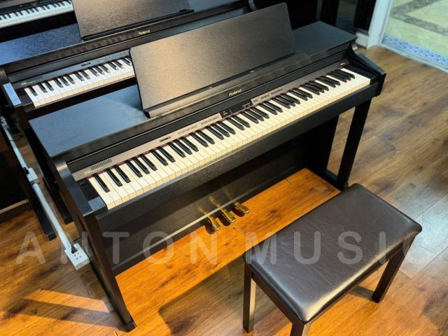 Đàn Piano Roland HP-305 SBS Màu Đen Mun Dòng Home Piano Không Kén Nội Thất Sử Sụng Ổn Định Nhiều Năm