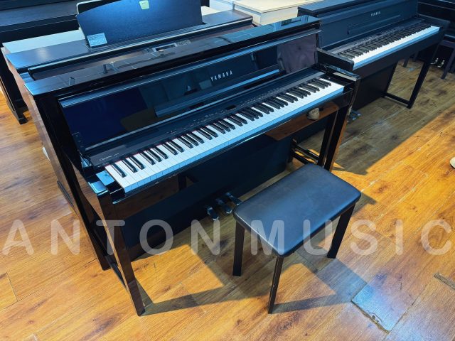 thiết kế của đàn piano Yamaha Nhật Bản dòng Clavinova CLP-S408 đen bóng, đó chính là: Thanh thoát