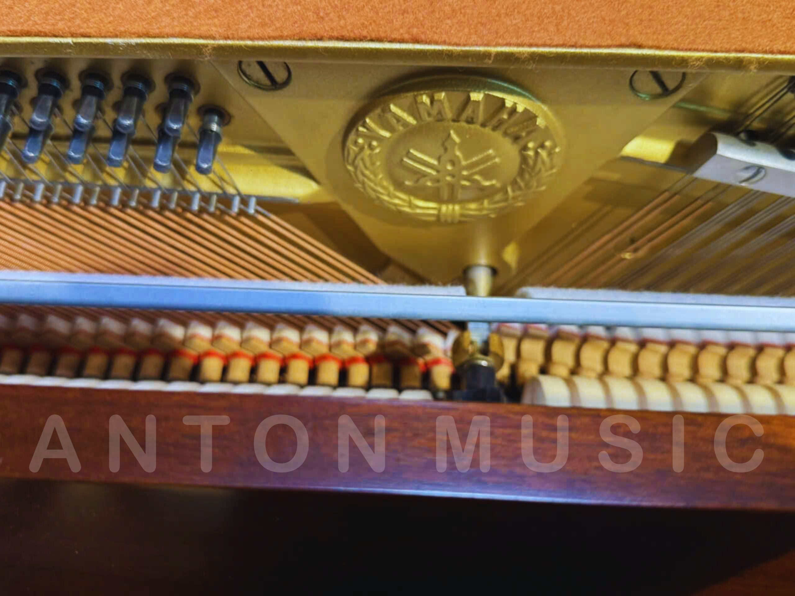 Đàn Piano Yamaha L101 Dòng Piano Nội Thất Cổ Điển Phù Hợp Trang Trí Phòng Khách
