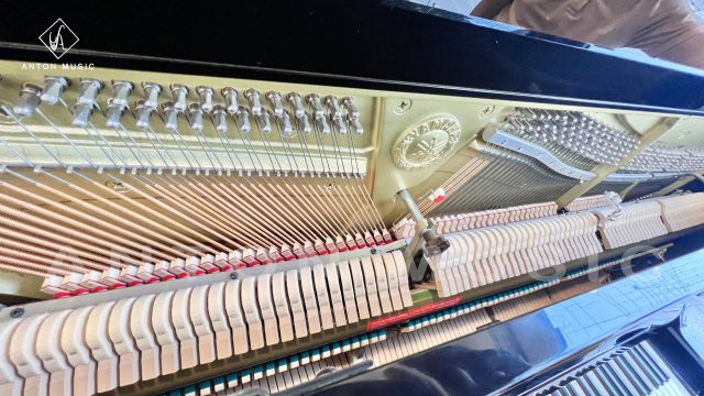 Piano cơ Yamaha YU30SEB