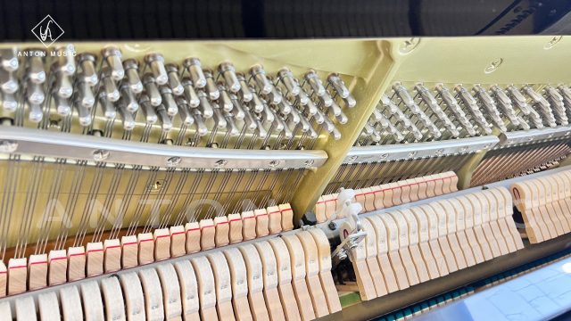 Piano cơ Yamaha YU30SEB