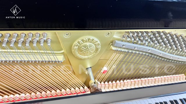 Piano cơ Yamaha YU30SEB