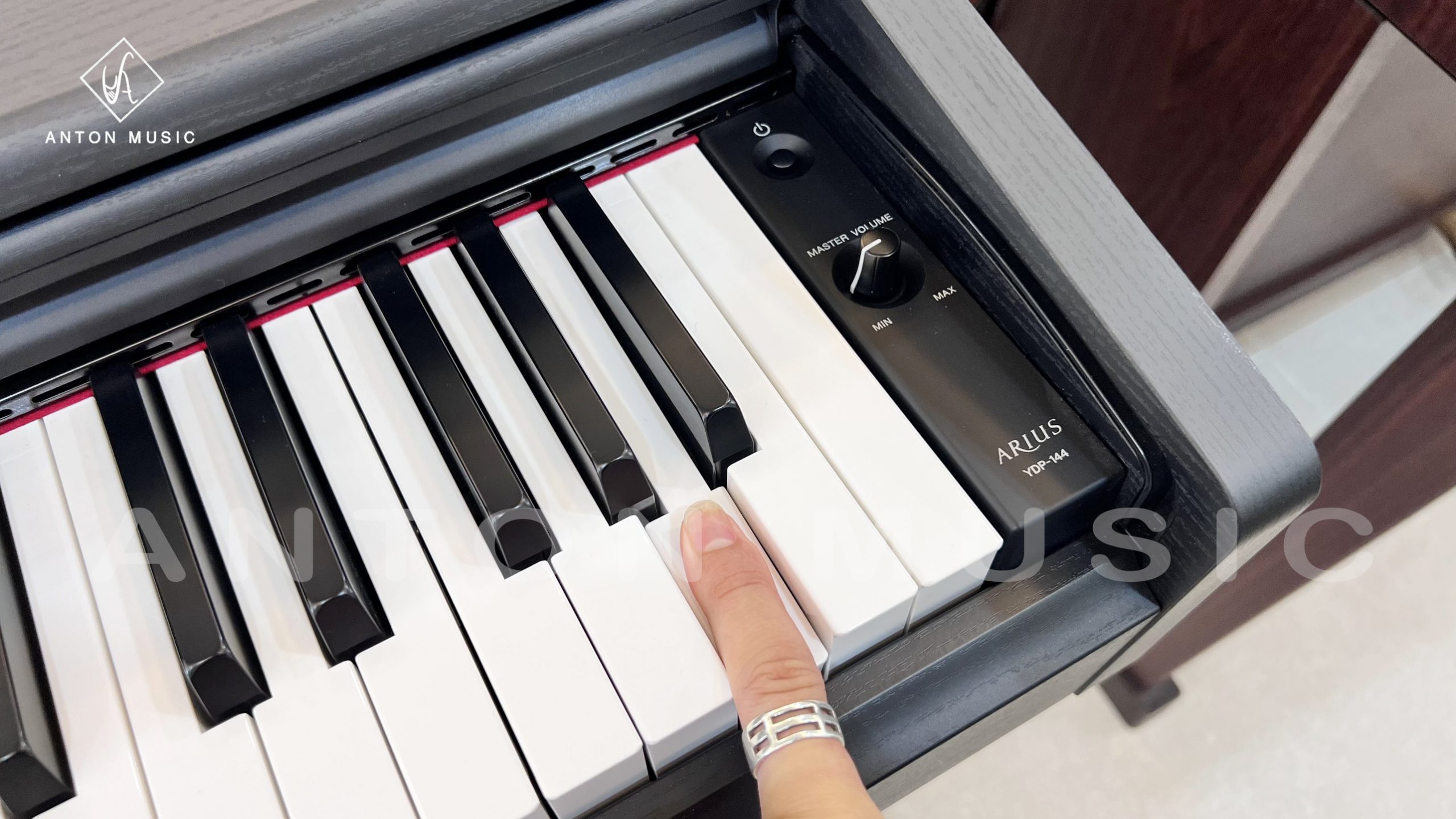 Piano Yamaha YDP 144 B