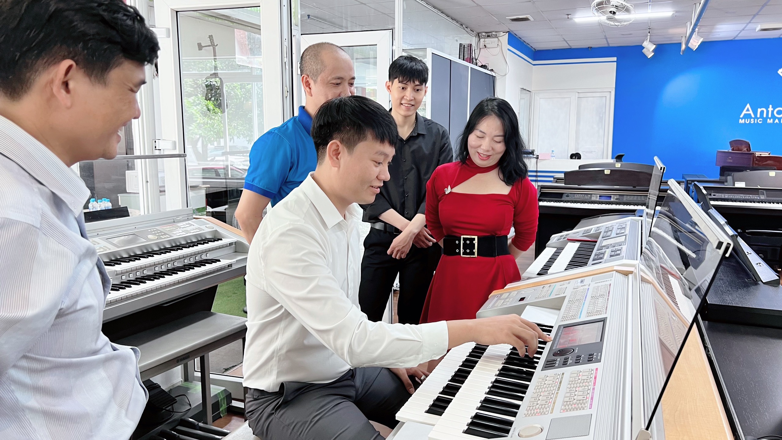 lớp dạy đệm hát phụng vụ